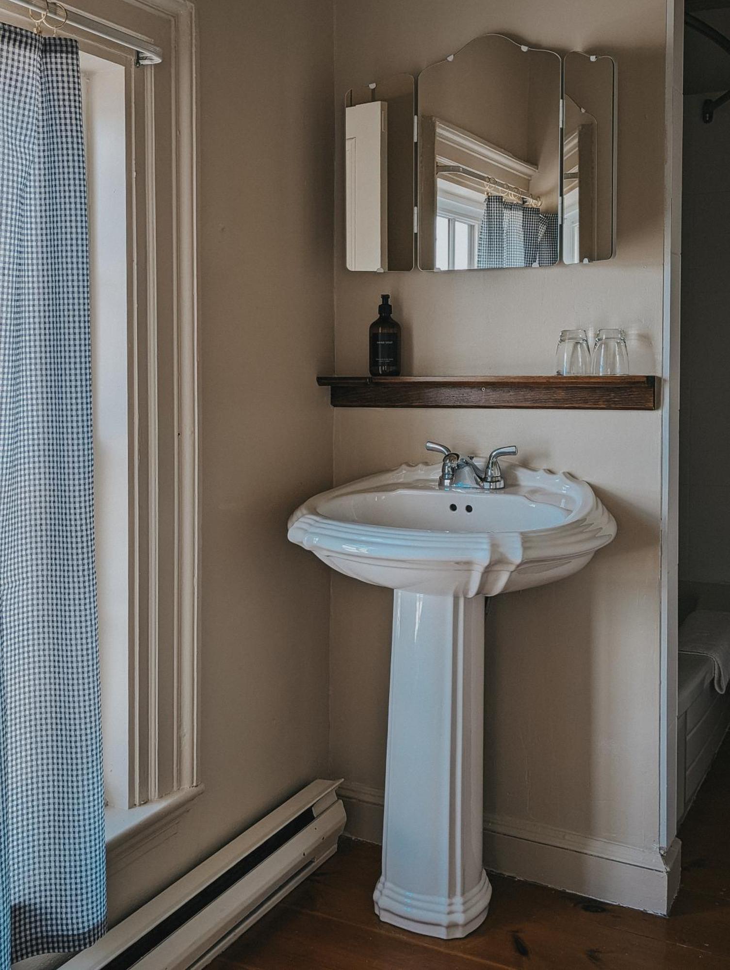 The Cooper'S Inn Shelburne Exteriér fotografie